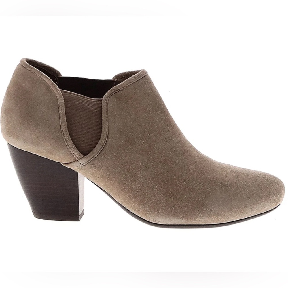 Vaneli heel tan 100% leather ankle boots sz 9